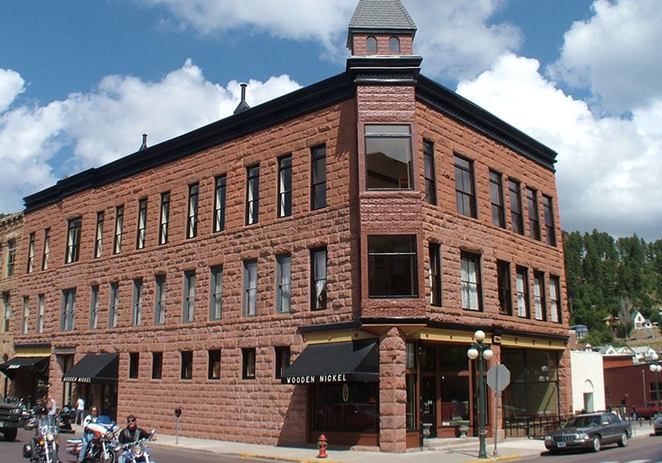 Wooden Nickel Casino and Iron Horse Inn & Suites, Deadwood