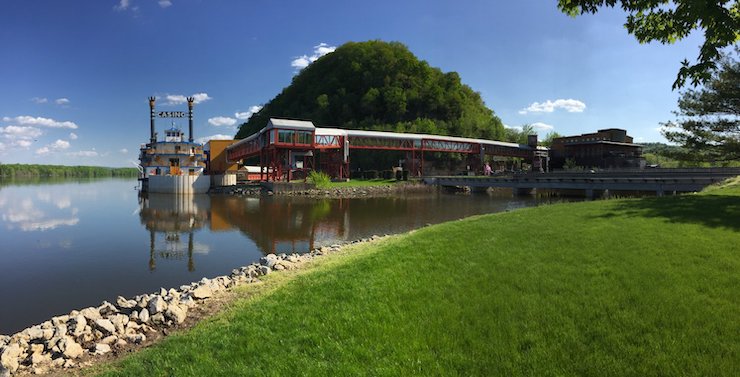 Casino Queen Marquette